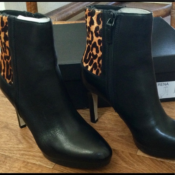 Tahari Serena Black Leather & Leopard Bootie NIB - Picture 2 of 8